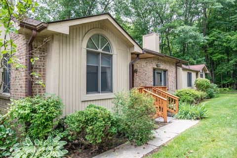 A home in West Bloomfield Twp