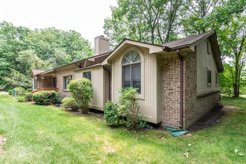 A home in West Bloomfield Twp