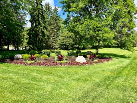 A home in West Bloomfield Twp