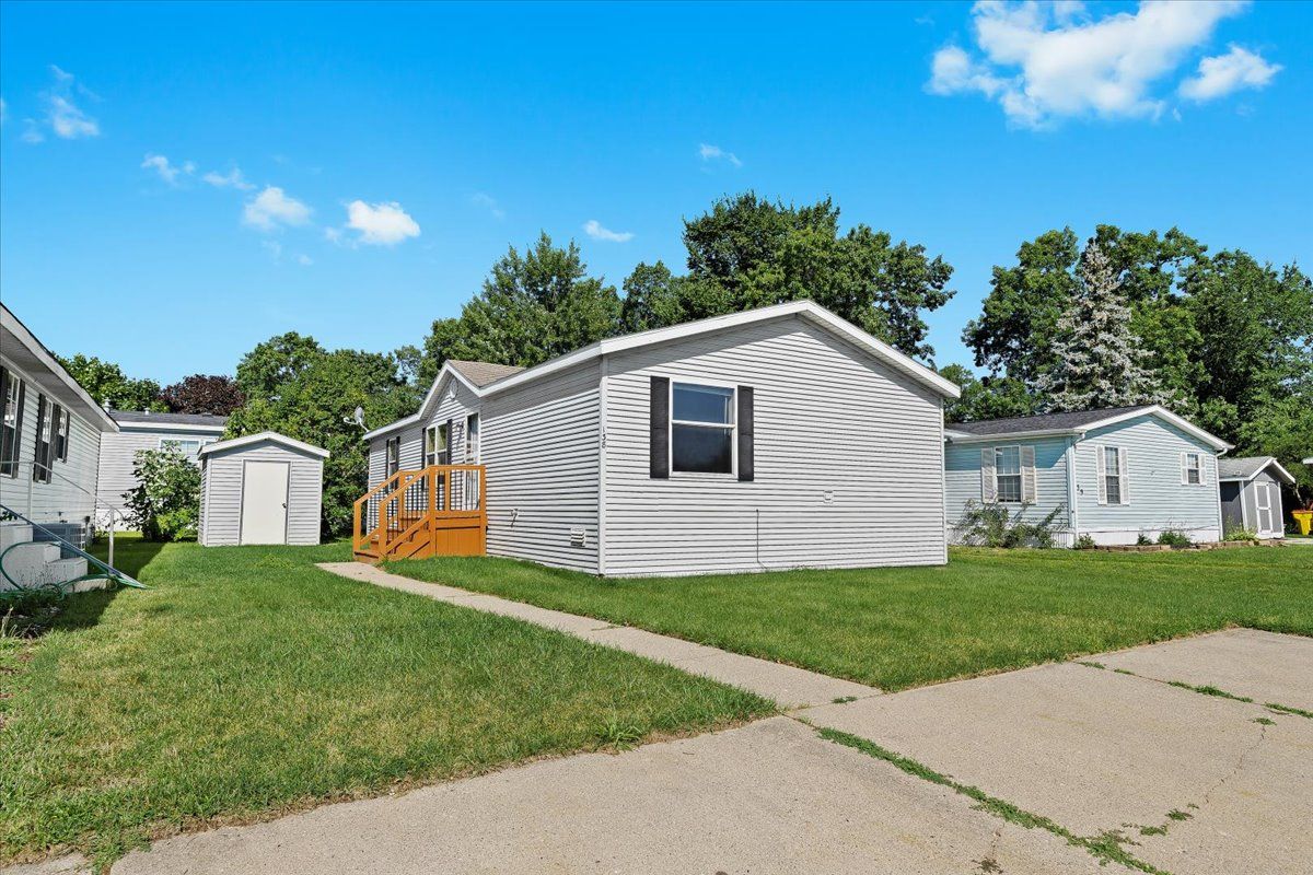 View Auburn Hills, MI 48326 mobile home