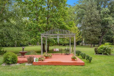 A home in Grosse Ile Twp