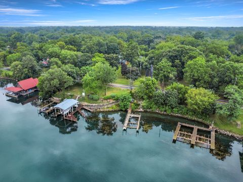 A home in Grosse Ile Twp