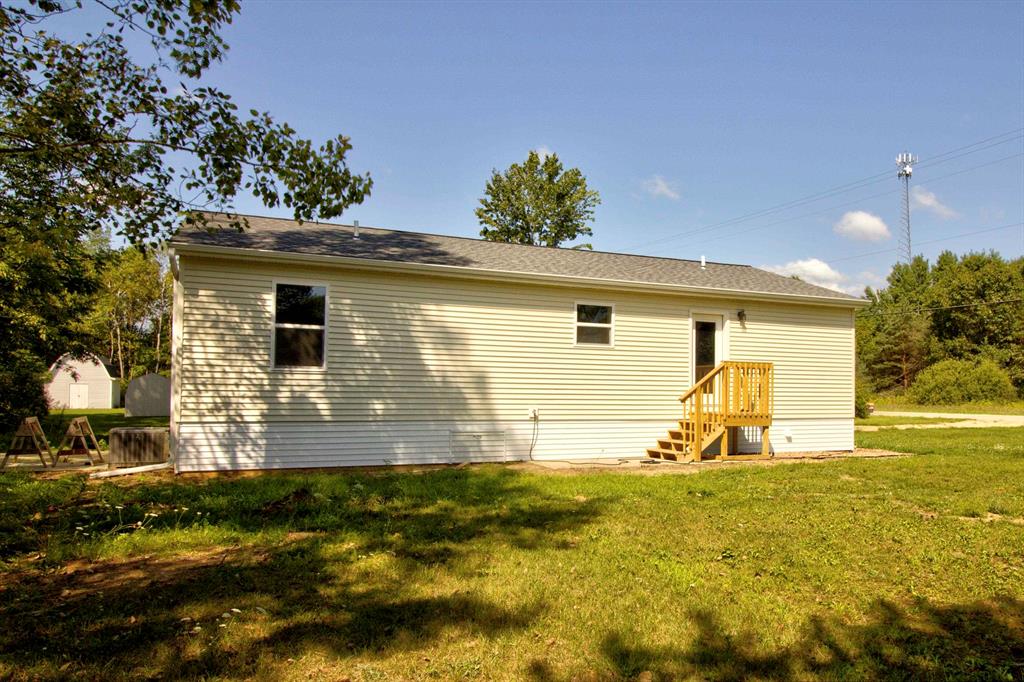 Photo 3 of 17 of 6550 Almy Road house
