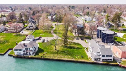 1516 ST CLAIR RIVER Drive Algonac City MI 48001