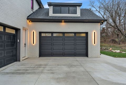 A home in Bloomfield Twp