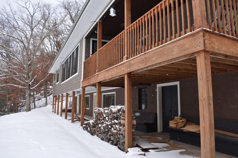 A home in Pleasant Plains Twp