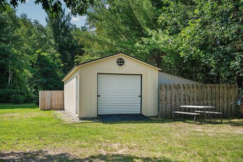 A home in Clam Lake Twp