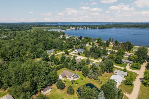 A home in Clam Lake Twp