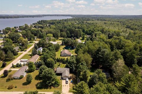 A home in Clam Lake Twp