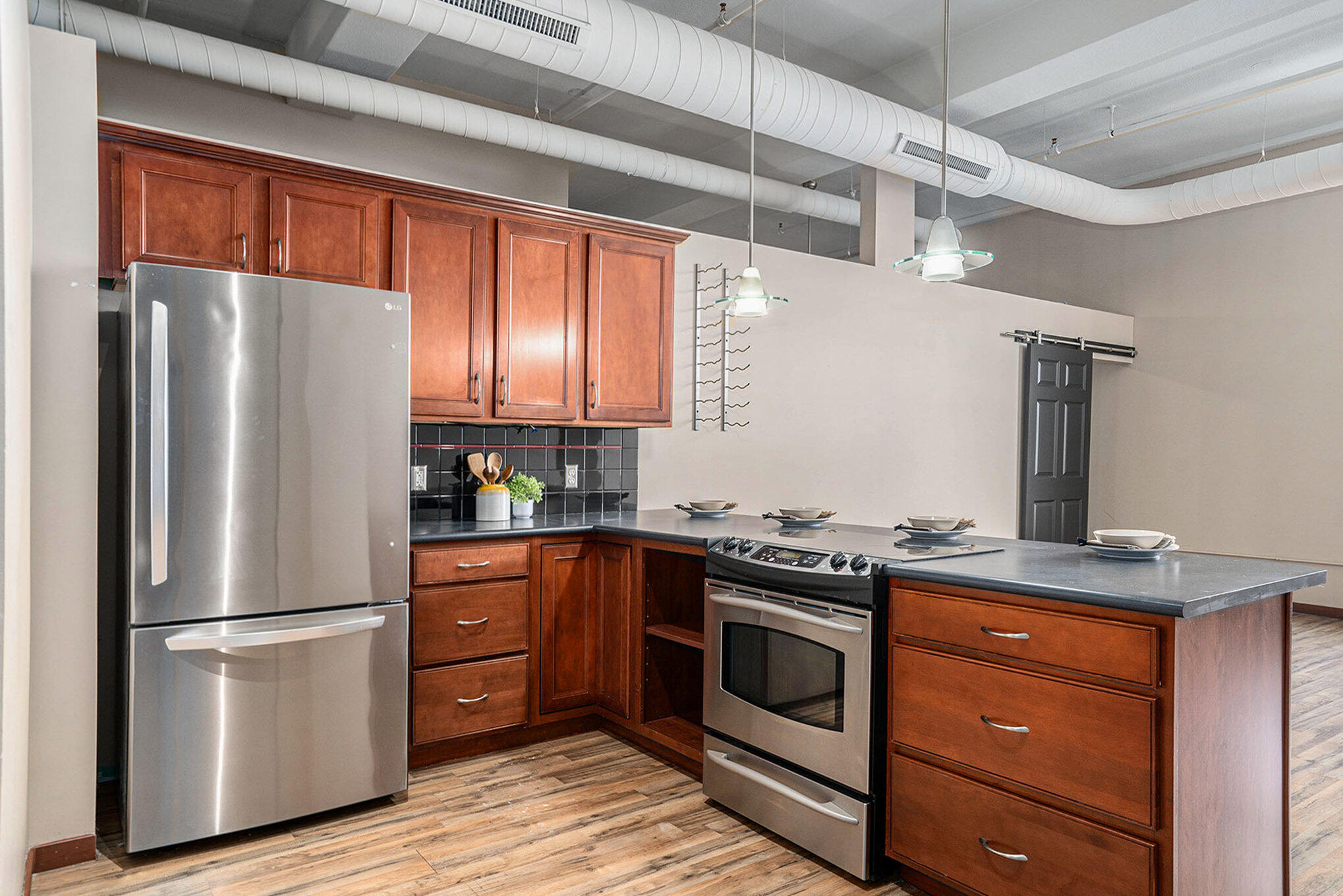 Kalamazoo, Michigan 49007, United States, 2 Bedrooms Bedrooms, ,2 BathroomsBathrooms,Residential,Pending,3874