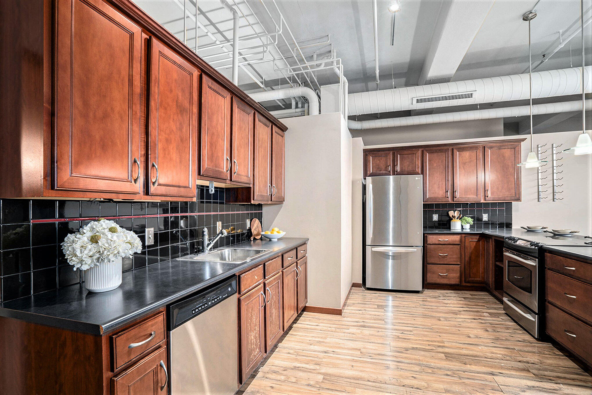 Kalamazoo, Michigan 49007, United States, 2 Bedrooms Bedrooms, ,2 BathroomsBathrooms,Residential,Pending,3874