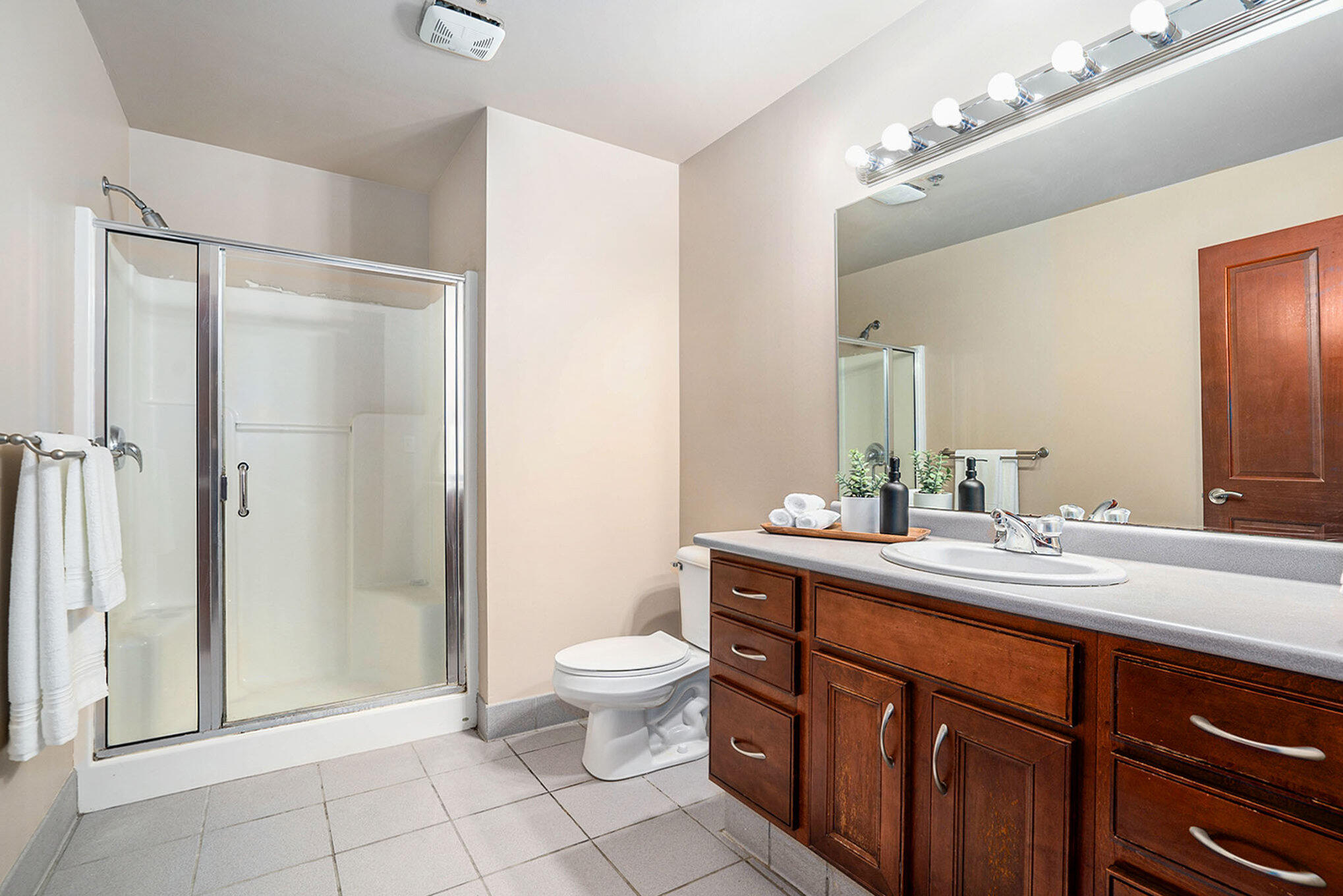 Kalamazoo, Michigan 49007, United States, 2 Bedrooms Bedrooms, ,2 BathroomsBathrooms,Residential,Pending,3874