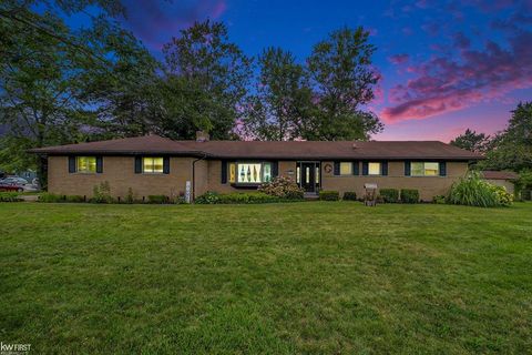 A home in Grand Blanc Twp