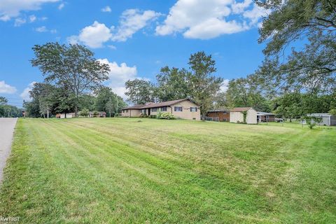 A home in Grand Blanc Twp