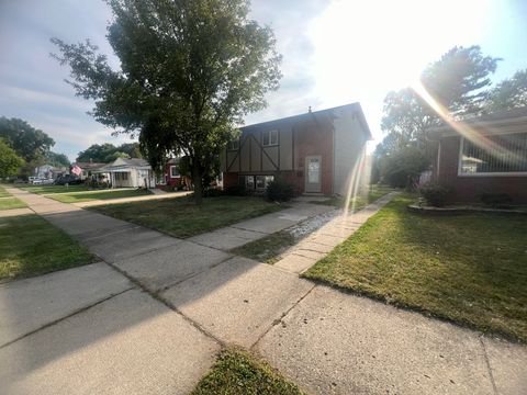 A home in Dearborn Heights