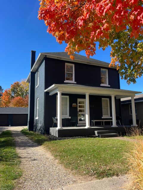 A home in Three Oaks Vlg