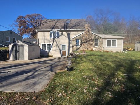 A home in Putnam Twp