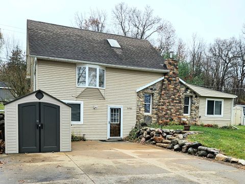 A home in Putnam Twp