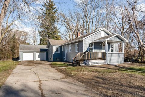 A home in Saginaw Twp