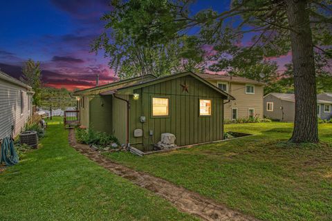 A home in Pinckney Vlg