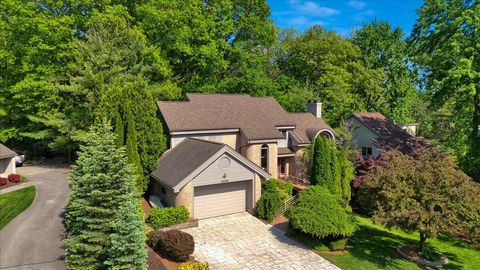 A home in West Bloomfield Twp