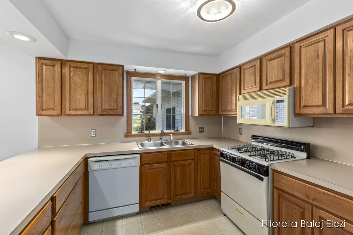 Photo 7 of 20 of 8815 Hebert Drive house