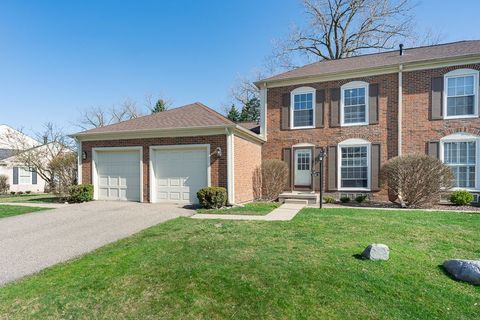 Photo of 1140 Kings Cove Drive, Rochester Hills, MI 48306 (MLS # 20240022010)