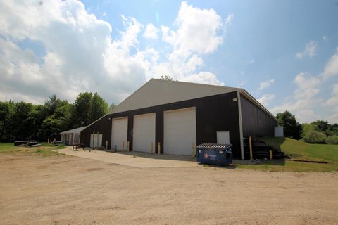 8121 E M 20 Newfield Township MI 49421
