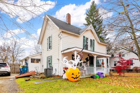 A home in Holly Vlg