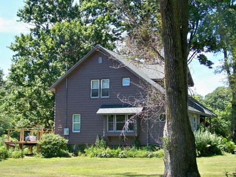 A home in Bloomingdale Twp