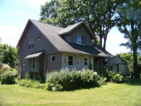 A home in Bloomingdale Twp