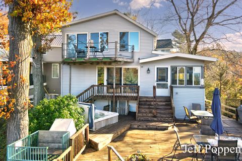 22 Edwards Avenue Grand Haven City MI 49417