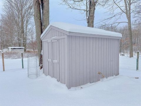 A home in Roscommon Twp