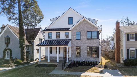 667 OAK Avenue Birmingham City Oakland MI 48009