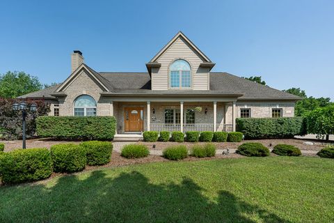 Photo of 617 Foxwood Trail, Oakland Township, MI 48306 (MLS # 20240055403)