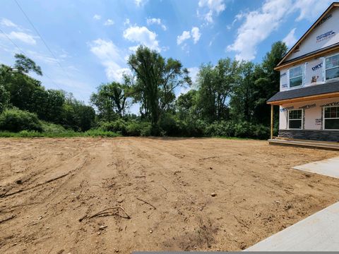 A home in Putnam Twp