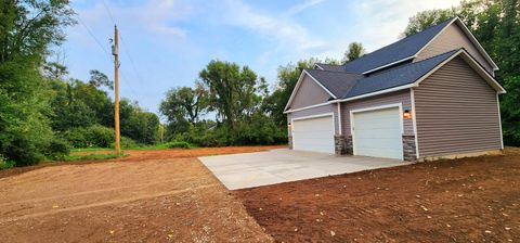 A home in Putnam Twp