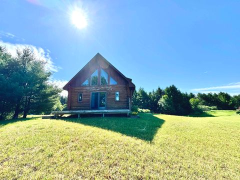 A home in Clam Lake Twp