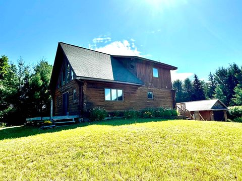 A home in Clam Lake Twp