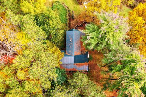 A home in Groveland Twp