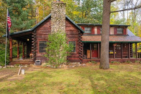 A home in Groveland Twp