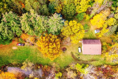 A home in Groveland Twp