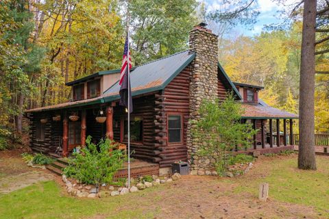 A home in Groveland Twp