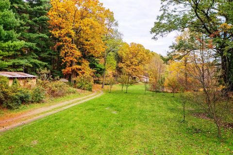 A home in Groveland Twp