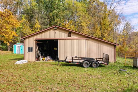 A home in Groveland Twp