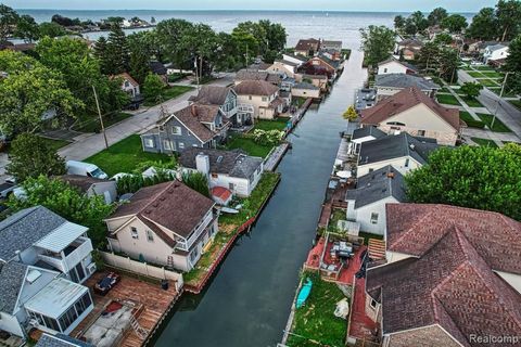 22480 BEACH Street St Clair Shores City MI 48081