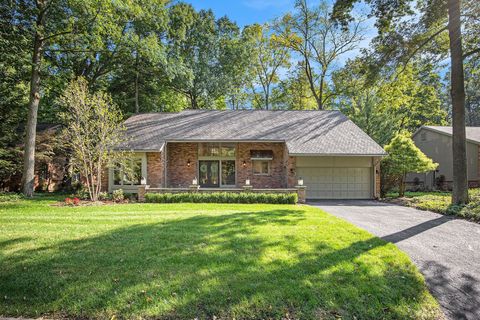 A home in Bingham Farms Vlg