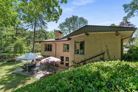 A home in West Bloomfield Twp