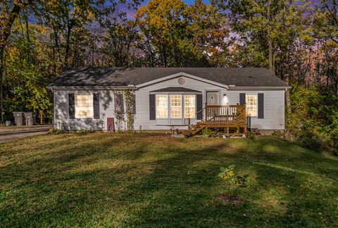 A home in Edwardsburg Vlg