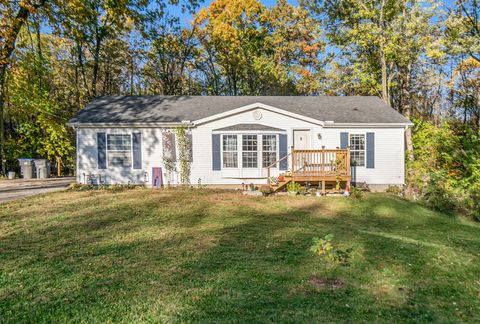 A home in Edwardsburg Vlg